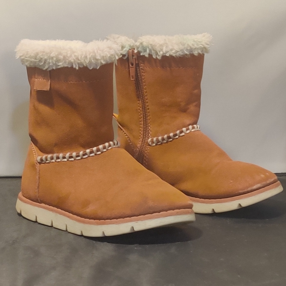Girls OshKosh B'gosh Tan Winter Boots with White Trim